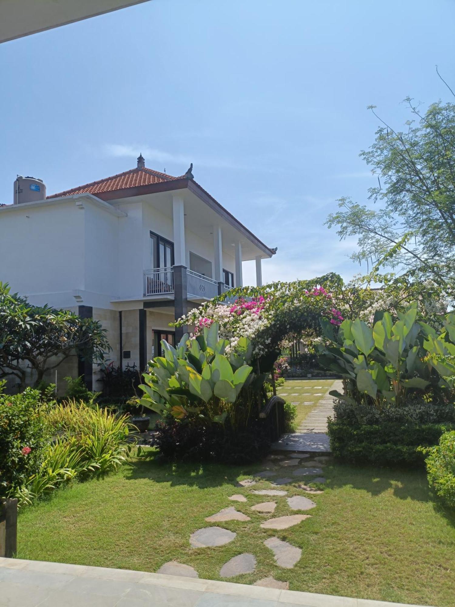 Limun Guesthouse Amlapura Exterior photo